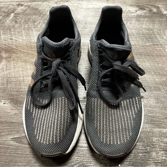 Adidas Swift Run Tennis Shoes Size 6 - Picture 1 of 9